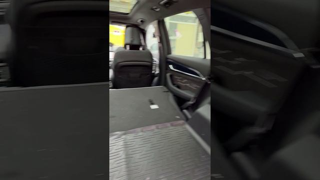 ОГРОМНЫЙ Geely Monjaro! Шкаф 2 МЕТРА влез в Джили Монджаро. Багажник 562 литра смотреть онлайн