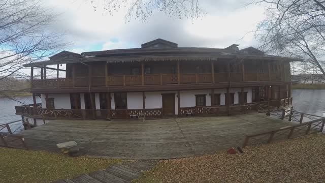 Дебаркадер, плавучий особняк смотреть онлайн