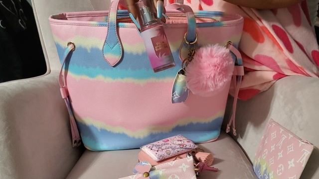 Whats in my Bag/Fashion Nova💕 смотреть онлайн