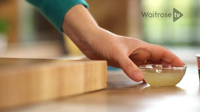How To Make Pomegranate & Amaretti Trifles | Waitrose смотреть онлайн
