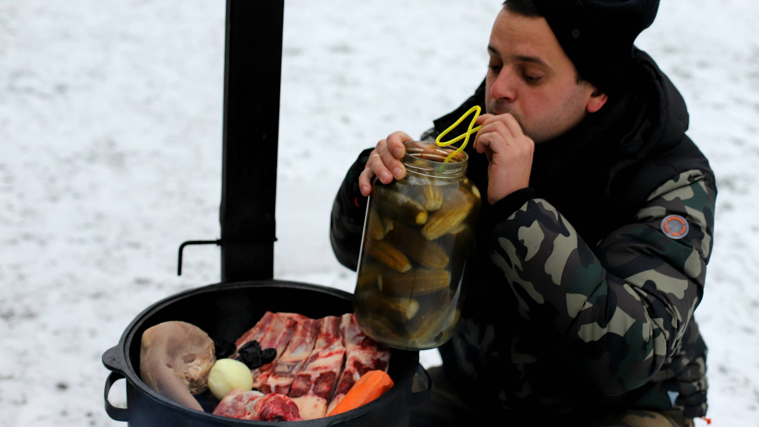 Солянка по-татарски на 1 января в казане на костре смотреть онлайн