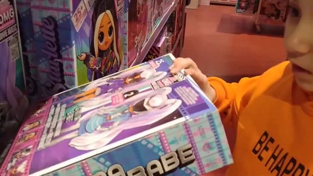 У Лизы НЕТ НАСТРОЕНИЯ! Везем ее в МАГАЗИН ИГРУШЕК! ПОКУПАЕМ НОВУЮ ИГРУШКУ! УТОЧКУ ЛАЛАФАНФАН! смотреть онлайн
