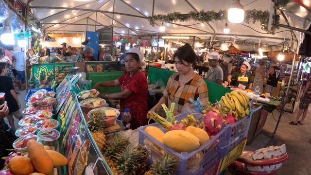 The atmosphere of Ao Nang night market Атмосфера ночного рынка Ао Нанга смотреть онлайн