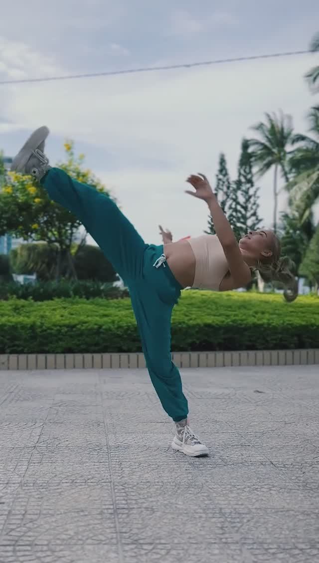 Танцы в Нячанге смотреть онлайн