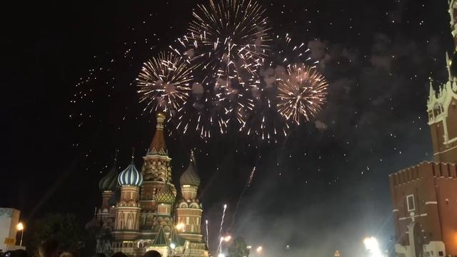 САЛЮТ - ВЫПУСКНОЙ В КРЕМЛЕ 2015 смотреть онлайн