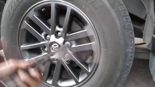 how to remove and replace toyota fortuner brake pad and brake shoe.. смотреть онлайн