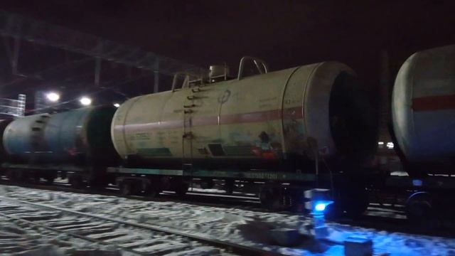 Грузовой поезд с тепловозом ТЭМ18Д на станции Тверь смотреть онлайн