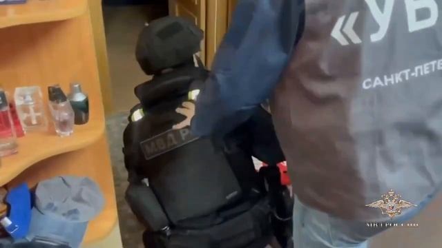 Полицейские задержали группу специалистов техподдержки телефонных мошенников смотреть онлайн