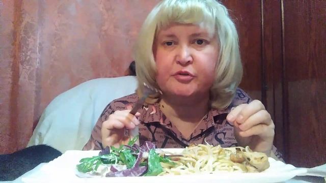 МУКБАНГ/MUKBANG/ ВКУСНЕЙШИЙ САЛАТ.КУРОЧКА И СПАГЕТТИ. смотреть онлайн
