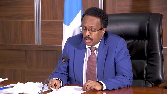 DEG DEG Farmaajo oo ka Horyimid in Imaaraadka Lacagta loo celiyo lana kulmay Saadaq Joon смотреть онлайн