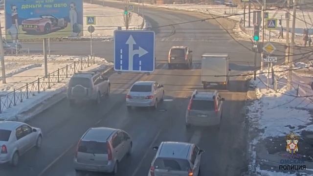 Момент аварии в Омске смотреть онлайн