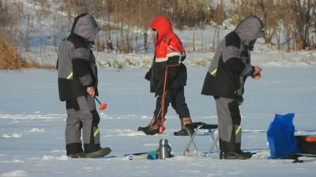 Подледная рыбалка в городе
