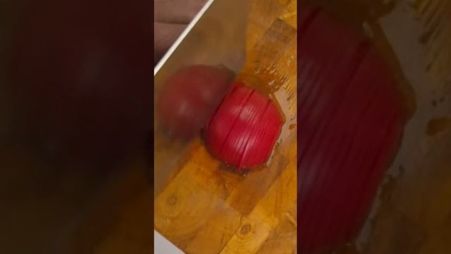 Как тонко порезать помидор #shorts смотреть онлайн