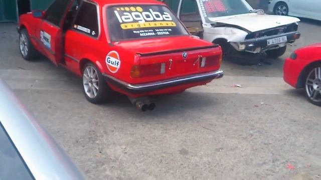 BMW 325I E30 BRUTAL REVS!!! смотреть онлайн