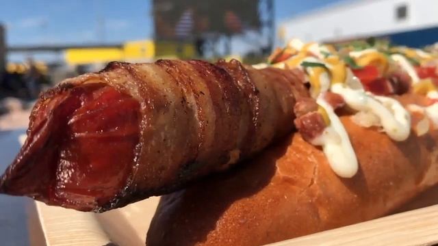 BIGGEST HOT DOG IN NASCAR! Phoenix Raceway sells 18-inch Sonoran dog - Appetite AZ смотреть онлайн