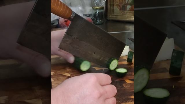Правильно режь огурцы тесаком ЦайДао #shorts смотреть онлайн