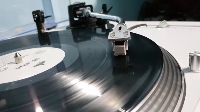 Selena - Is It The Beat? (Monster Club Mix) смотреть онлайн