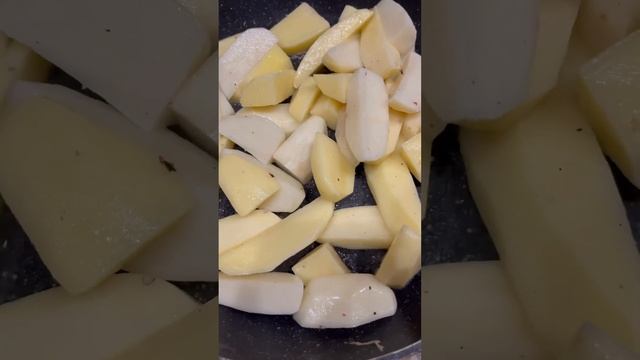 ЗАПЕЧЕННАЯ РУЛЬКА И ЧУДО КАРТОШЕЧКА смотреть онлайн