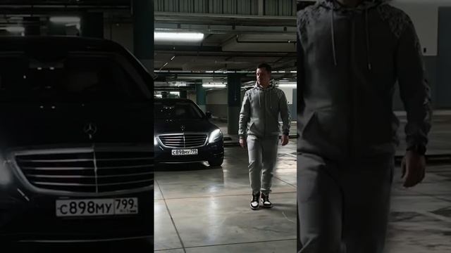 Оборачиваетесь на свою машину? смотреть онлайн