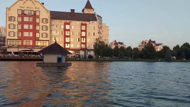 Катаюсь на катамаране в озере немецкой деревни КРАСНОДАР смотреть онлайн