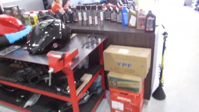 Revisão básica GSX-S1000 e troca de escape HD Forth Eight 1200. Dicas lubrificação corrente e motor смотреть онлайн
