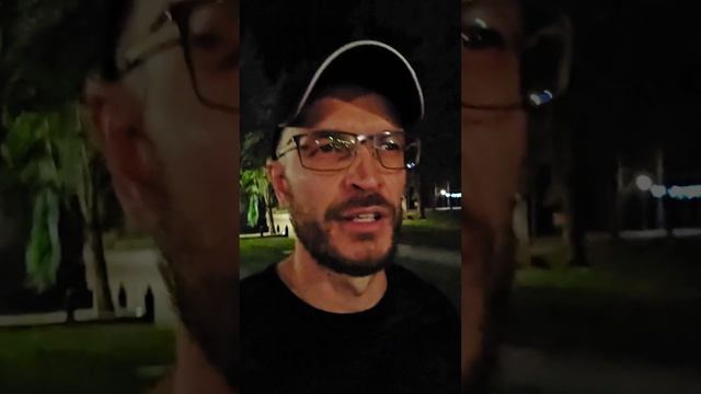Ты уже догадался почему перезидент отказывается вводить военное положение?! смотреть онлайн
