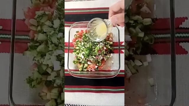 سلطة الفتووش الشهية 😋🥗fattoush salad смотреть онлайн
