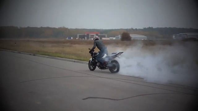 Stunt Honda CBR F4i Mielec смотреть онлайн