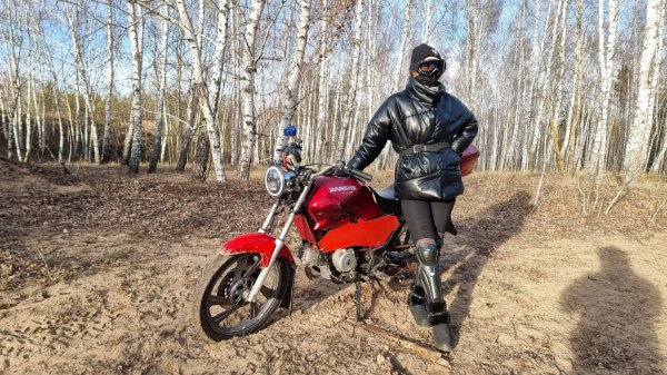 Angree Girl  и Jianshe-150 на Новый Год