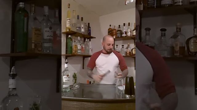 Classic Mojito Cocktail and Grizzly Mint смотреть онлайн