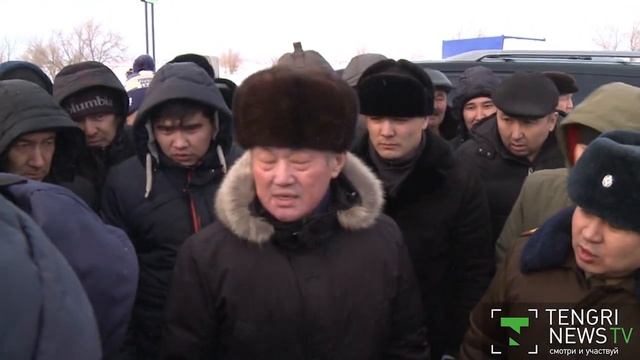 Сапарбаев навестил застрявших на трассе в Актюбинской области водителей смотреть онлайн