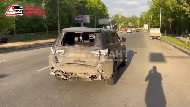Во Владивостоке автобус протаранил джип на светофоре смотреть онлайн
