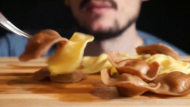 ASMR ITA PASTA/RAVIOLI (SAUSAGE & PATATOES) EATING SOUNDS (BLACK/WHITE of GIOVANNI RANA) | MUKBANG смотреть онлайн
