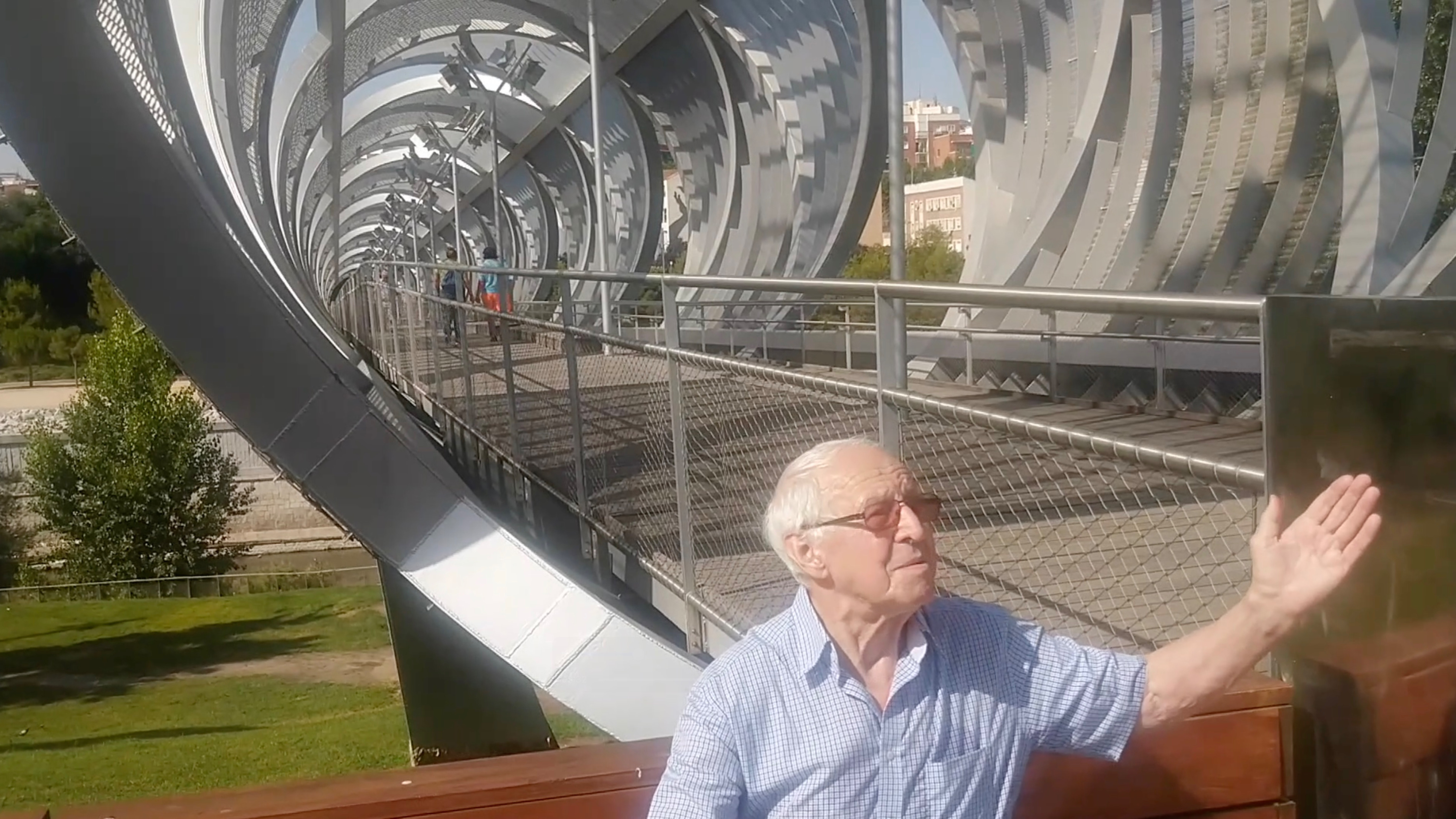 Мост-труба в Мадриде от автора скандального проекта Мариинского театра смотреть онлайн