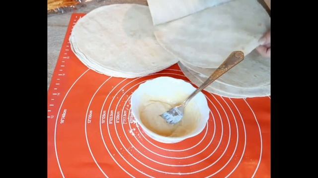 быстрые вкусные чебуреки 😋 смотреть онлайн