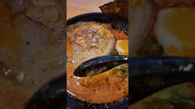 This Tonkotsu Ramen is addictive #ramenaddict #ramenlover #viral #viralvideo #spicy #food #japan смотреть онлайн