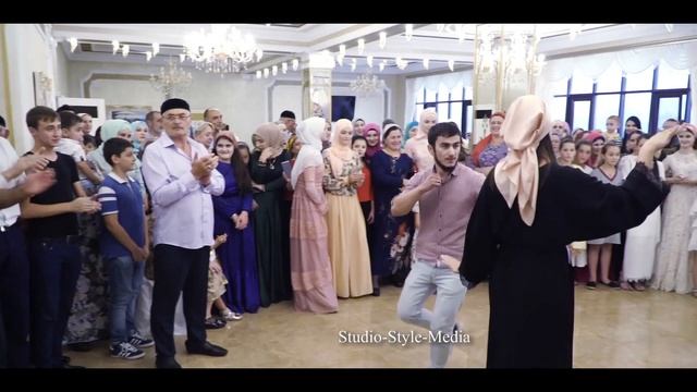 Самый красивый Чеченский Ловзар Прибой.The most beautiful Chechen dances Priboy restaurant смотреть онлайн