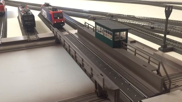 Märklin by Kappa - Porta Alpina 010 - Lo scalo merci e la rimessa locomotive (parte 2) - HO Anlage смотреть онлайн