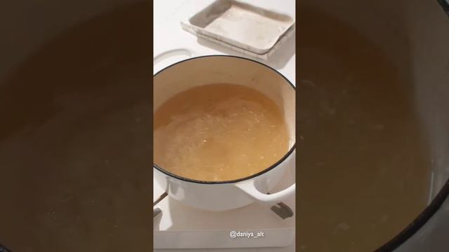 Борщ получается наваристый с красивым оттенком🥰 16.01.2024 смотреть онлайн