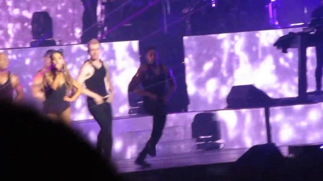 Ariana Grande - "Be My Baby" - Honeymoon Tour Sunrise смотреть онлайн