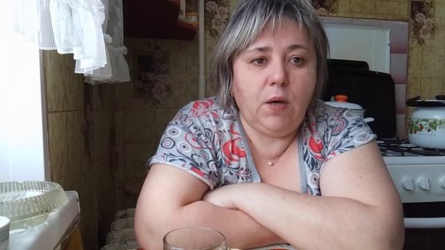 Утро 1 января. мамина дружба с подружкой, во что это переросло. Режу хлеб на панировочные сухари. смотреть онлайн