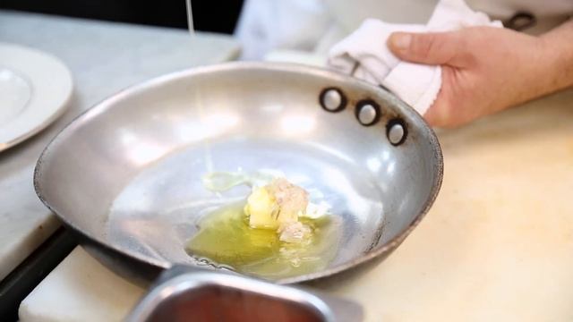 Owner Of Cinque Terre, Chef Anthony, Creates Ravioli di Rabe смотреть онлайн