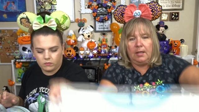 Disney's Character Warehouse Haul смотреть онлайн