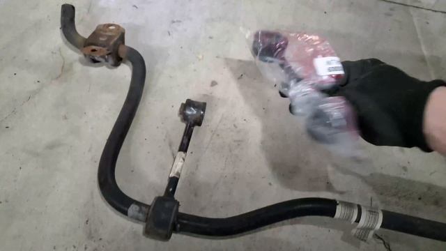 vlog - replacing Mustangs rear sway bar links смотреть онлайн