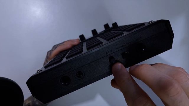 Roland SP-404 MKII Tutorial Series 02 - A Look Around The Hardware смотреть онлайн