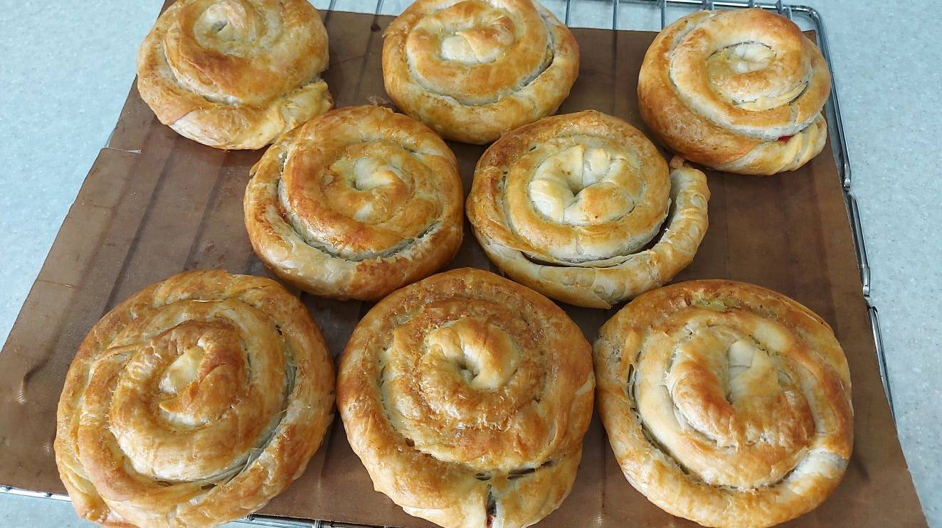 Улитки из вытянутого теста смотреть онлайн