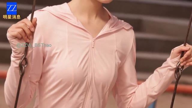 Not Leo Wu! Zhao Lusi Publicly Embraces 'Boyfriend' Stirring Buzz** смотреть онлайн