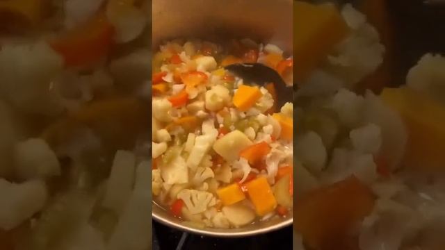 It’s soup night! Cauliflower, parsnips, sweet potatoes #veggies #plantbasedrecipes смотреть онлайн