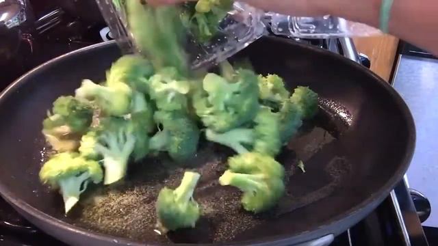 VLOGMAS 2017 DAY 15 | EASY VEGETARIAN PASTA смотреть онлайн