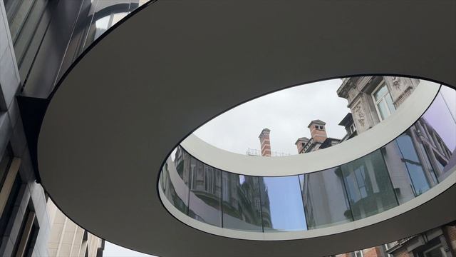 Зеркальный "левитирующий" мост-кольцо Тондо в Брюсселе смотреть онлайн